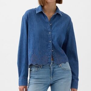 GAP women’s Eyelet Cropped Denim chambray button down Shirt Scalloped Hem XXL